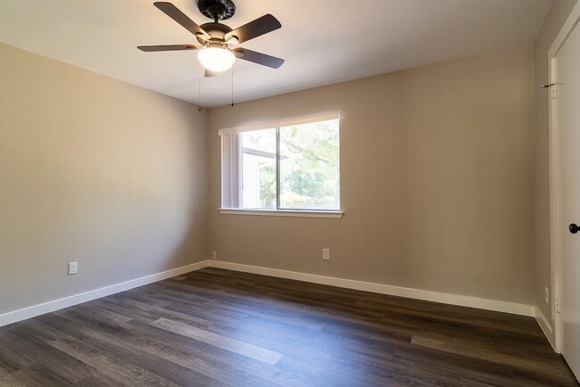 Building Photo - 8312 Roan Ln