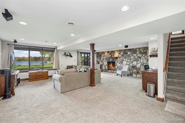 Building Photo - 9510 Beechcrest St