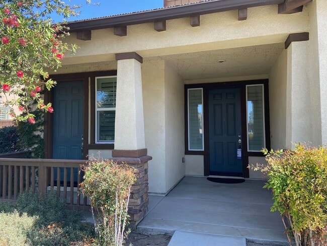 Building Photo - Beautiful 6 bed and 4.5 bath home in West ...