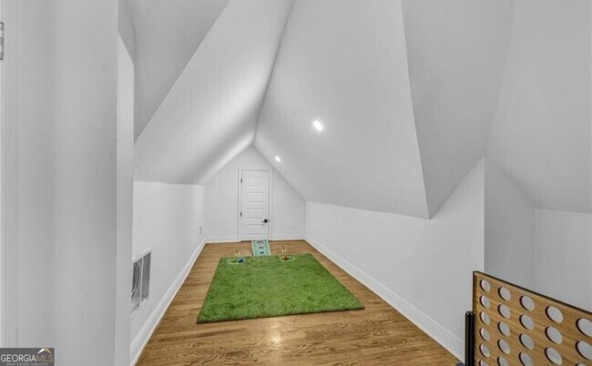 Building Photo - 1774 Vesta Ave