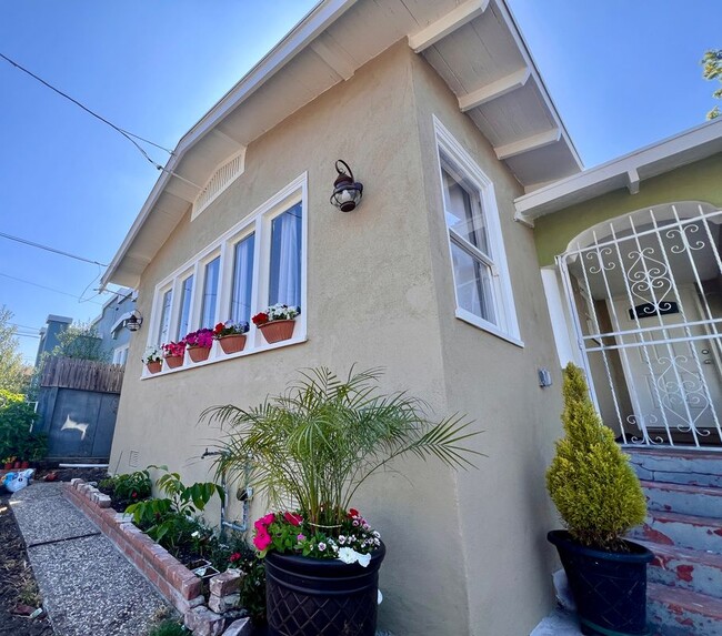 Primary Photo - 2642 68th Ave