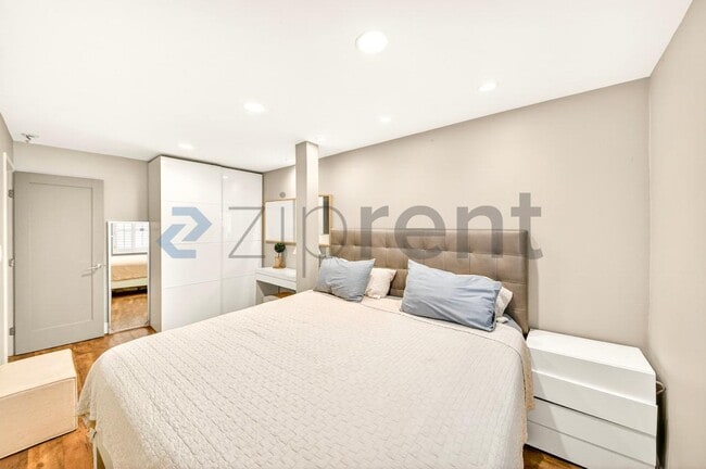 Building Photo - 10 27th Ave