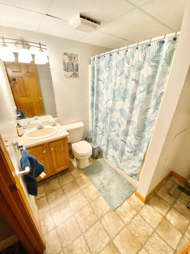 Building Photo - 3 Bedroom Apartment in Home VT Available 8/1!