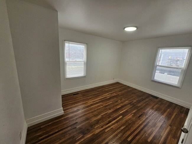 Building Photo - 74 W Plum St