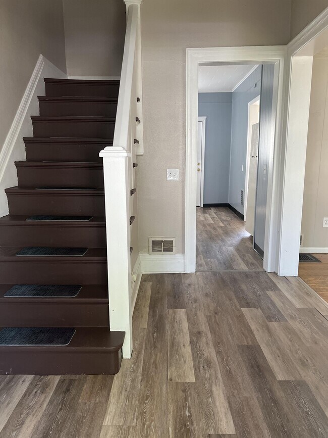 Building Photo - 269 Selye Terrace