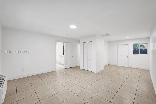 Building Photo - 30 SW 8th St