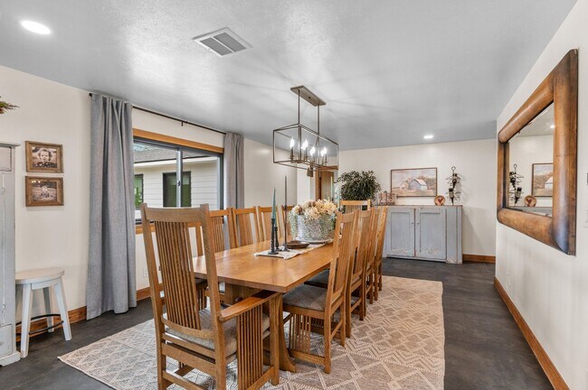 Building Photo - Sedalia Oasis on 8+ Acres