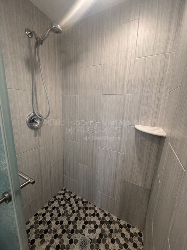 Building Photo - 54 Royalty Cir