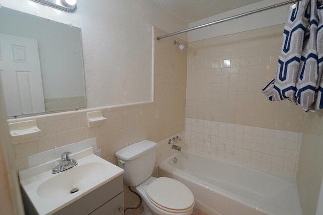 Building Photo - 702 Nassau St