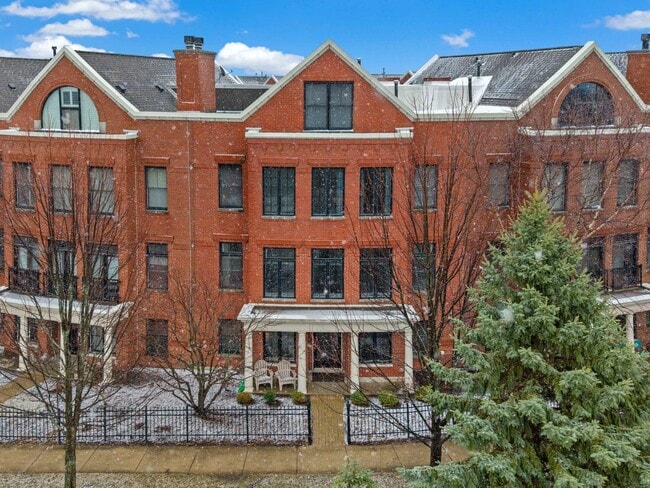 Building Photo - 2048 Valor Ct