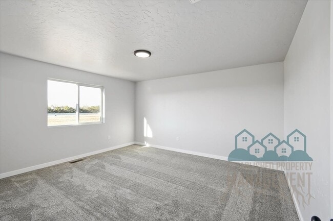 Building Photo - 3891 N Chelmsford Ave