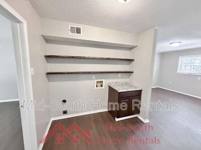Building Photo - 729 Blackstone Ln