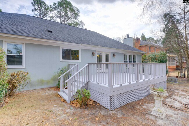 Building Photo - 112 Woodlands W