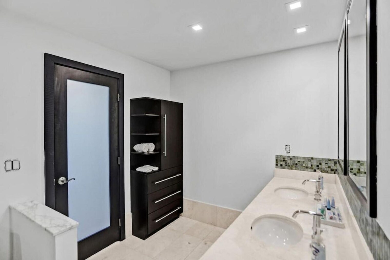 Building Photo - 4001 S Ocean Dr