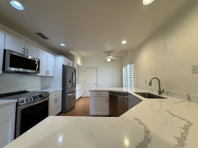 Building Photo - 7272 E Gainey Ranch Rd