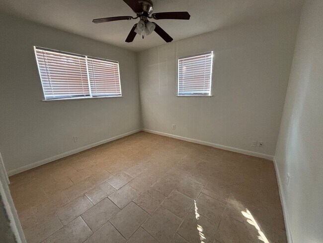 Building Photo - Southern Hills