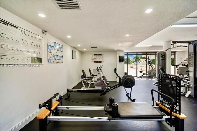 Building Photo - 6423 Collins Ave