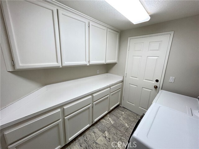 Building Photo - 8132 E Hillsdale Dr