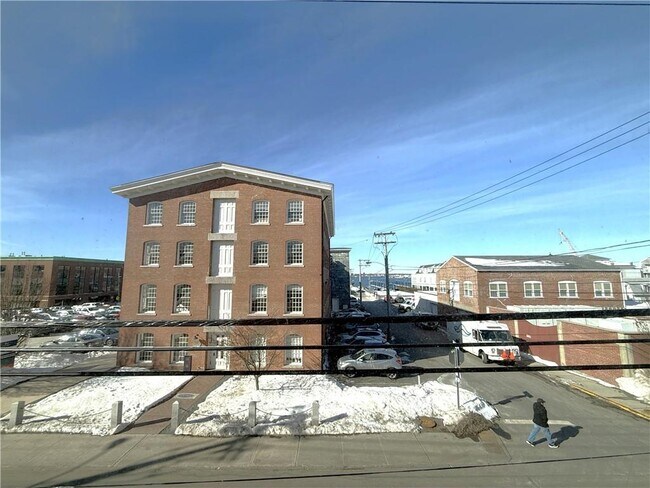 Building Photo - 3 Howard St