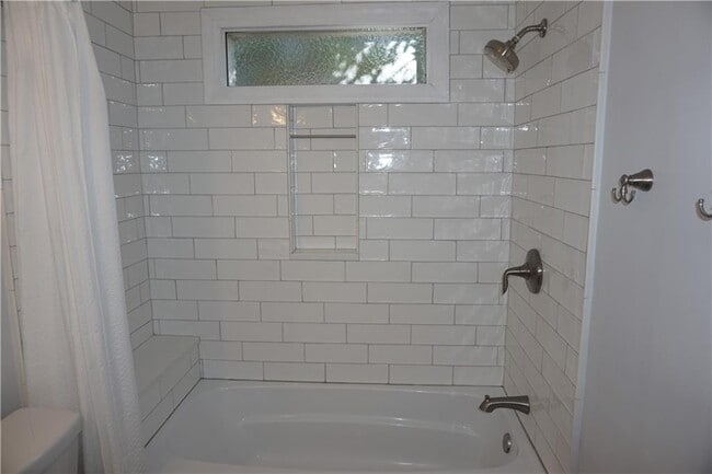 Building Photo - 2210 Lenox Rd NE