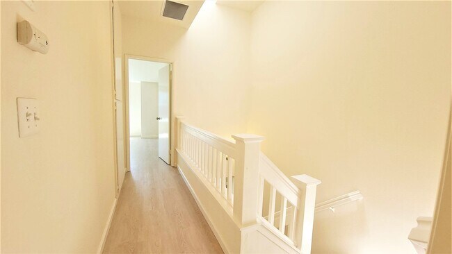 Building Photo - 624 Atherton Pl