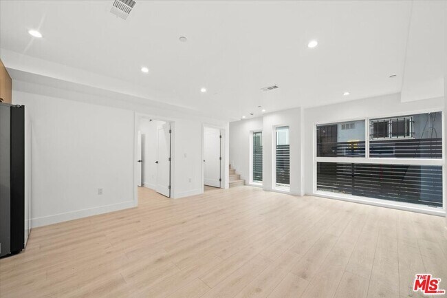 Building Photo - 4922 S Centinela Ave