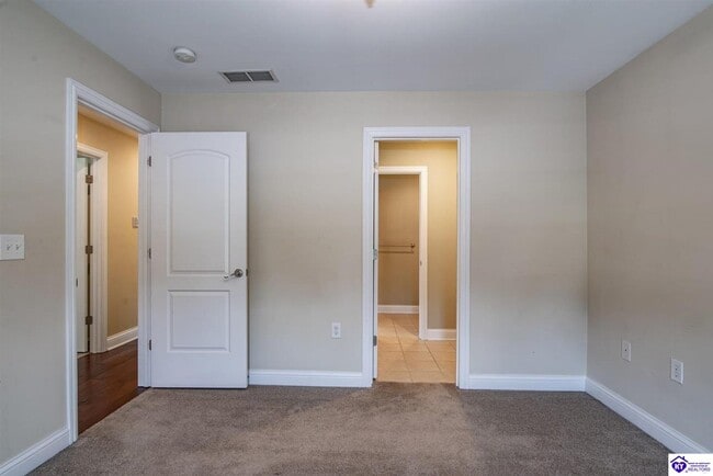 Building Photo - 120 Calumet Loop