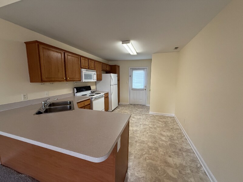 Building Photo - 1924 Muncie Ave