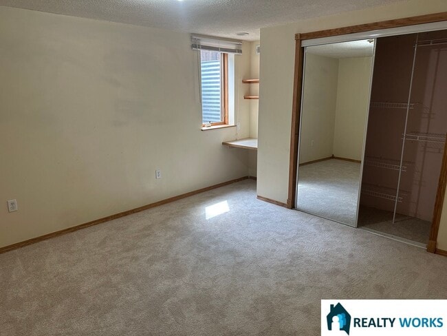 Building Photo - Charming 4 Bed Home