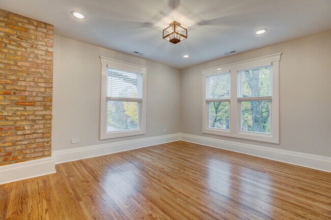 Building Photo - 5241 Lyman Ave