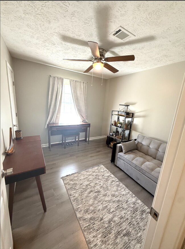 Building Photo - Beautiful 4 Bedroom Home with Bonus Room – $1500.00/Month