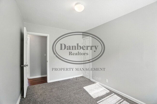 Building Photo - 1126 Searles Rd