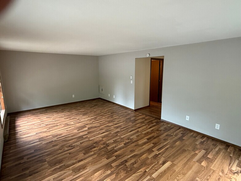 Building Photo - 824 3rd St