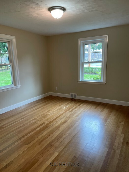 Building Photo - 144 Summer St