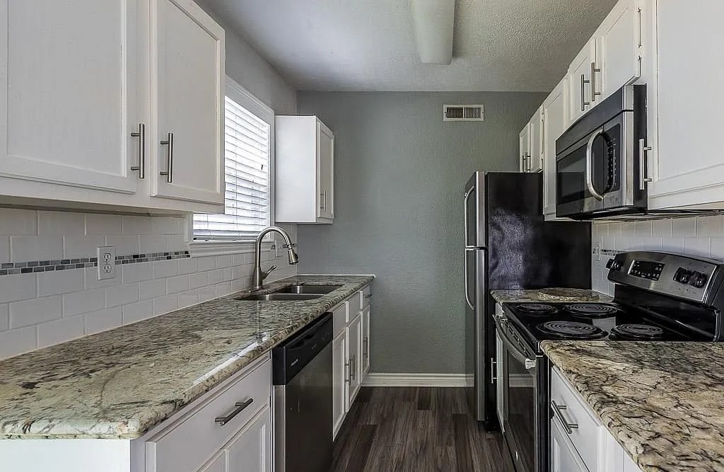 Building Photo - 804 Oran Cir