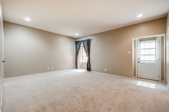 Building Photo - 3-BEDROOM TOWNHOME IN DIJON NORTH, ALAMO HEIGHTS
