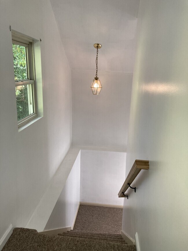 Building Photo - 816 14th Avenue