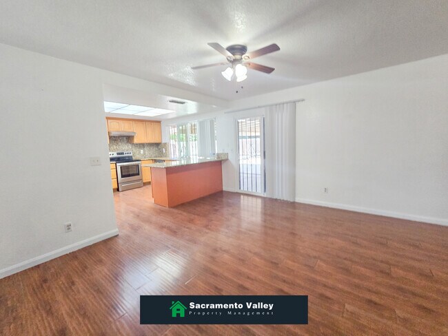 Building Photo - 8440 Sierra Sunset Dr
