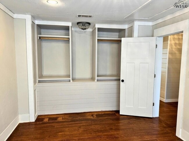 Building Photo - 1716 Victory Ave