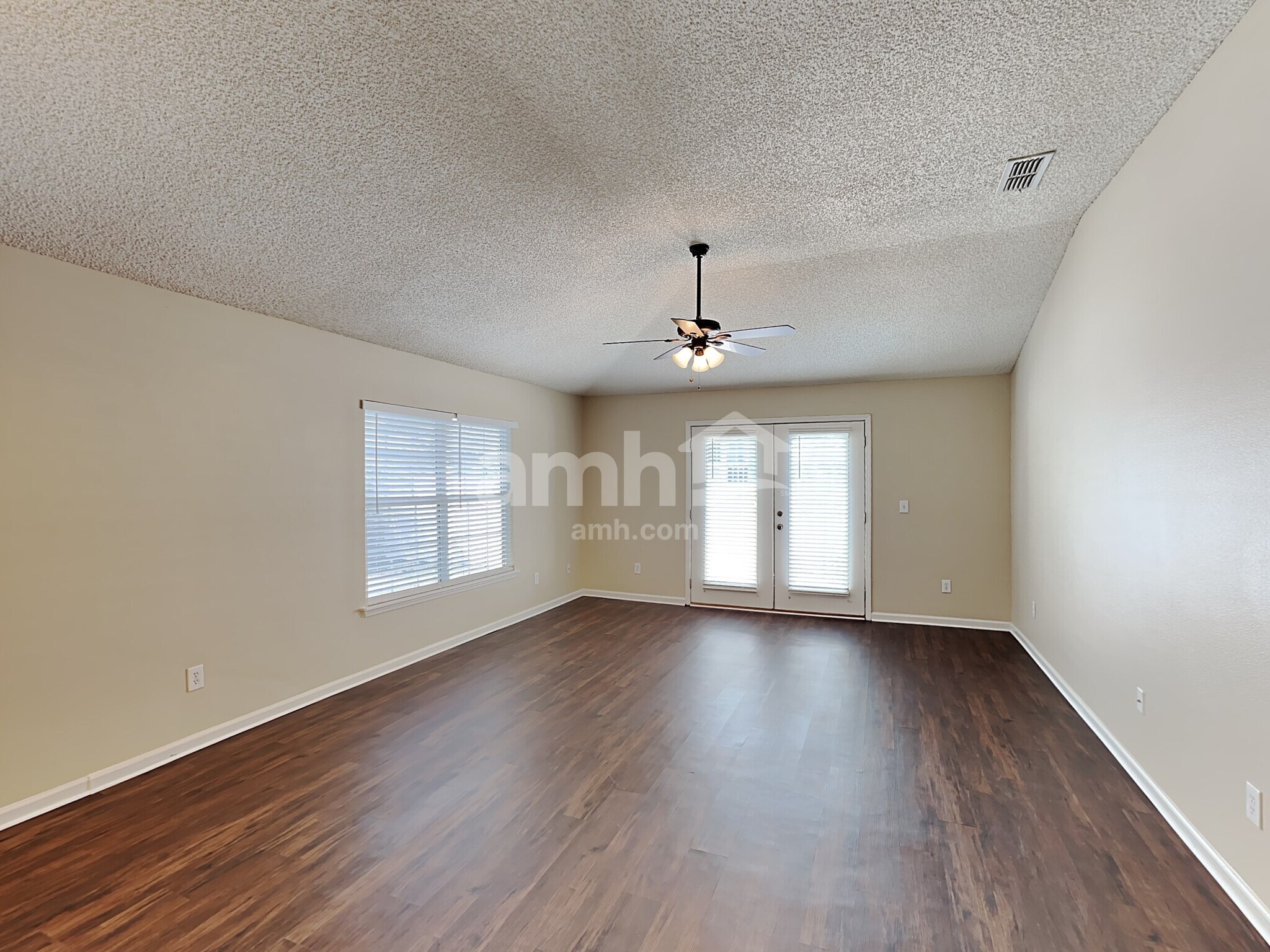 Building Photo - 6118 Alpenrose Ave