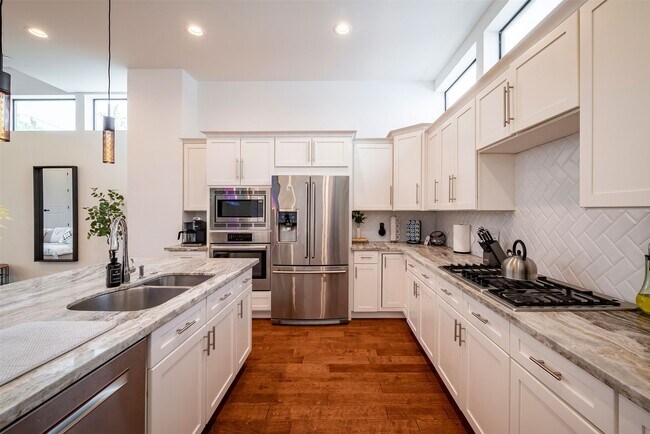 Building Photo - 3218 Crawford St