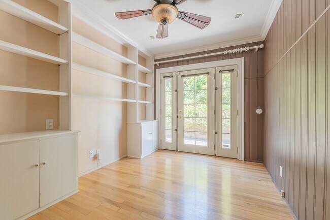 Building Photo - Beautiful 3 bed 1 bath house