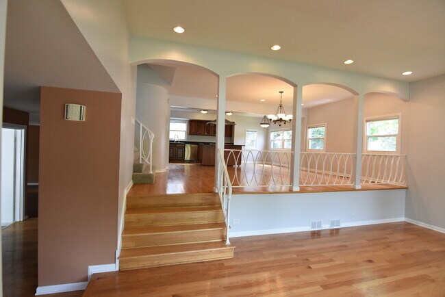 Building Photo - 1702 N Waterman Ave