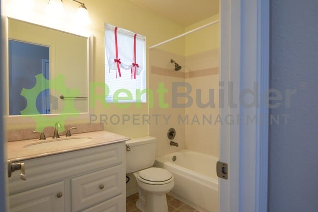 Building Photo - $MOVE IN SPECIAL PRICING$ 999.00 FIRST FULL MONTHS RENT.