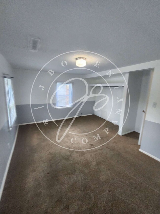 Building Photo - 2 story 2 bed with bonus room! Maumee Scho...