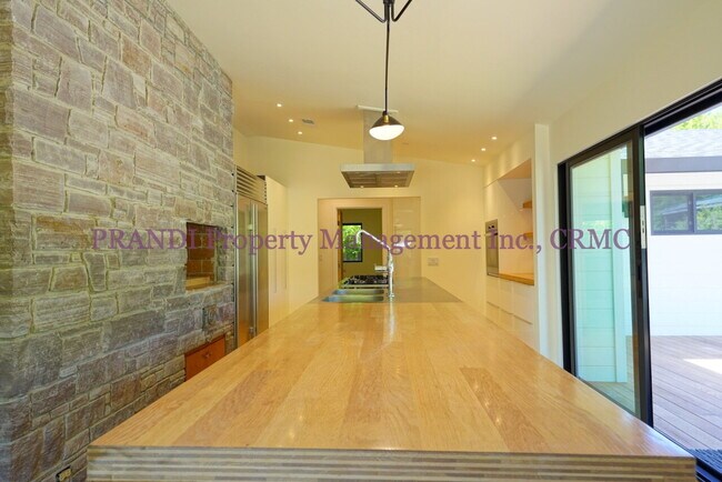 Building Photo - All New!  Fabulous 3 bedroom Fairfax house...