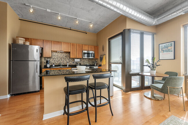 Building Photo - 1000 N Kingsbury St
