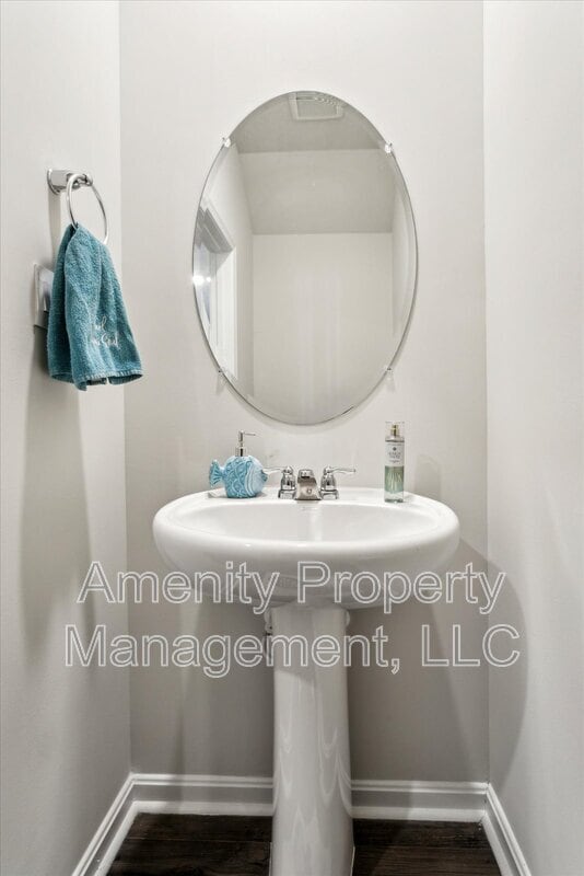 Building Photo - 1529 Stanford Ln