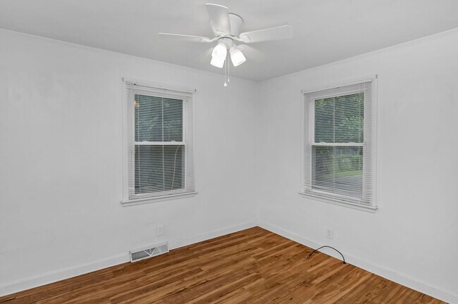 Building Photo - Charming 3-Bed Home in Olympia – Steps fro...