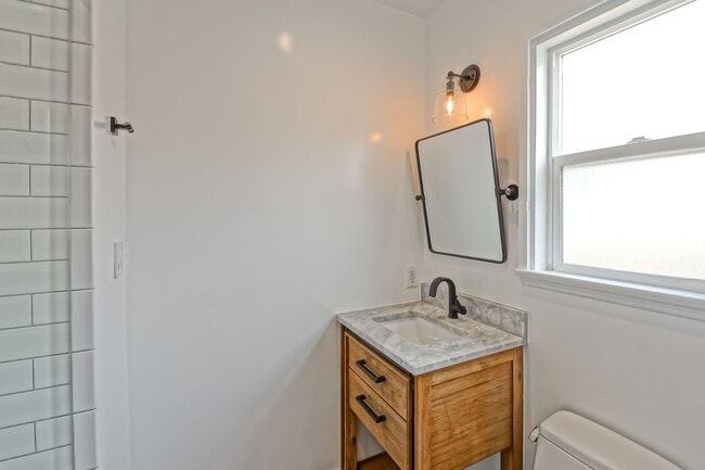 Building Photo - NEWLY REMODELED, BRIGHT & AIRY HOLLYGLEN HOME W/ REAR YARD/PATIO, 2 LIVING AREAS & BRAND NEW KITC...